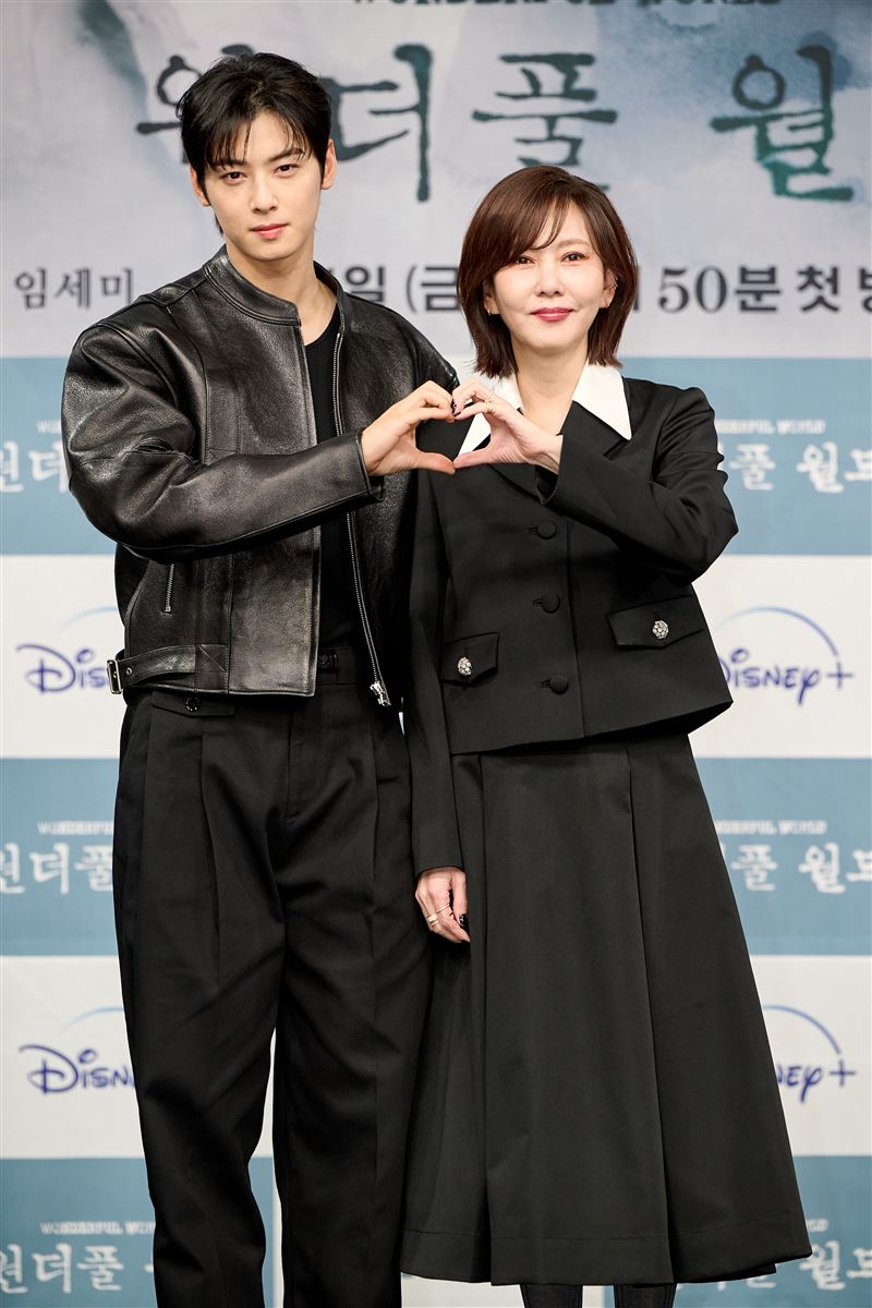 李勝英、金南珠合演《美好世界》。（圖／Disney+提供）
