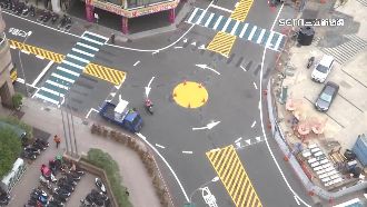 高雄標線型圓環　增設交通桿仍有騎士違規