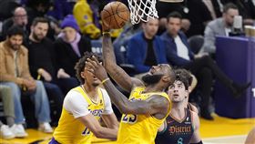 ▲詹姆斯（LeBron James）差9分達成生涯40000分里程碑。（圖／美聯社／達志影像）
