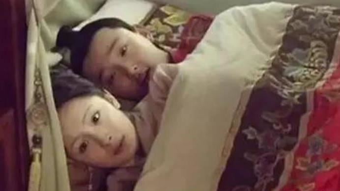 古代男子納小妾洞房時，正妻為何會在旁看
