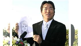 ▲松井秀喜公布婚訊時，出示妻子的手繪畫像。（圖／翻攝自shoheisaveus推特）