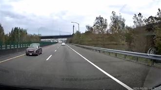轎車逆向飆國6　目擊駕駛急閃怒：不要命