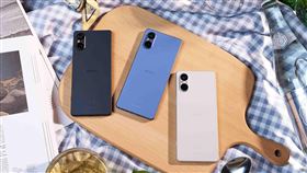 合手旗艦Xperia 5 V。