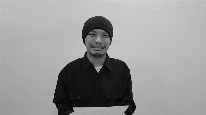 黃明志躺進棺木　現場民眾揭告別式真相