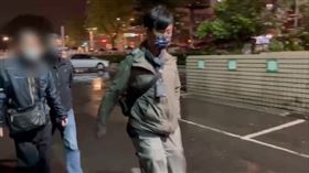 蘇丹紅風暴，新北檢指揮警方帶回保欣公司劉姓負責人5人。（圖／翻攝畫面）