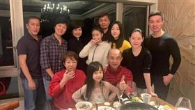 小S公公許慶祥（下中）驚傳心肌梗塞過世。（圖／翻攝自小S臉書）