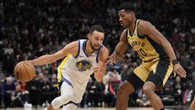 ▲柯瑞（Stephen Curry）飆7顆三分球轟25分，勇士近16戰13勝。（圖／路透社／達志影像）