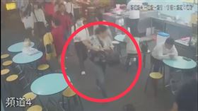 米其林必比登推薦臭豆腐名店，老闆娘LV包包遭熟客偷走。（圖／翻攝畫面）