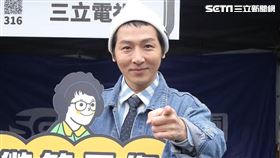 三立集團參加台大徵才博覽會，帶貨王李祐群邀年輕人體驗叫賣。（圖／記者楊澍攝影）