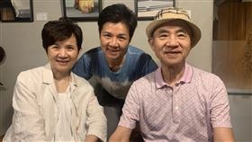 許瑞云（左）2日難過分享2張與父親許慶祥同框照。（圖／翻攝自許瑞云臉書）