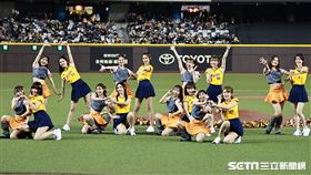 ▲讀賣巨人軍90週年紀念 台灣試合，PS女孩賽前表演。（圖／記者劉彥池攝影）