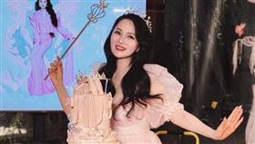 伊能靜慶祝56歲生日。（圖／翻攝微博）