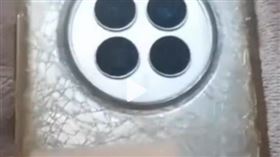 安徽一名女子的華為手機，從27樓墜落還能正常使用。（圖／翻攝自網易新聞）