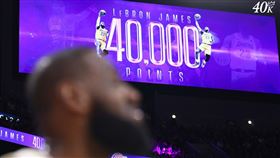 湖人一哥詹姆斯（LeBron James）達成生涯4萬分里程碑，成為NBA史上第一位4萬分先生。（圖／翻攝自洛杉磯湖人X）