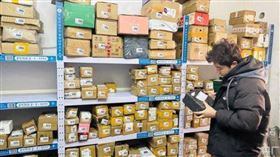 ▲中國新法上路後，快遞員不能再擅自將包裹送到快遞驛站存放。（圖／翻攝自微博）