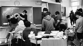 北投男同學毆打老師。（圖／翻攝自記者爆料網）