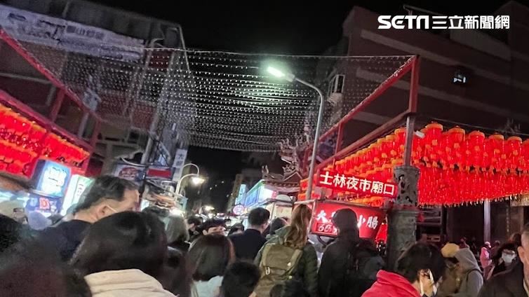 士林夜市東山鴨頭2袋450　她怒：炸完才說