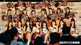 ▲讀賣巨人交流賽，樂天女孩、巨人啦啦隊賽前合體。（圖／記者劉彥池攝影）