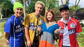 ▲豆花妹（右二）在綜藝《飢餓遊戲》和許孟哲（左二）共事多年，進一步成為師姐弟。（圖／翻攝自臉書）