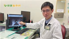 王文修醫師最後呼籲，父母任一方有僵直性脊椎炎者，出現背痛類似症狀要當心，提早就醫檢查，以免骨頭遭受不可逆的侵蝕或是引起併發症。