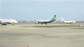 桃園機場,機場公司表示，明日將恢復雙跑道起降。（圖／翻攝畫面）
