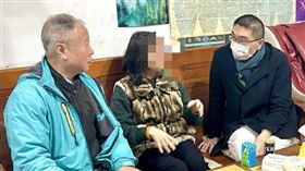 簡母事發後忙於向家屬致歉，心酸家境也同時成熱議話題。（圖／基隆市府提供）