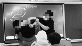 北投男同學毆打老師。（圖／翻攝自記者爆料網）