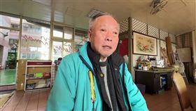 新北市貢寮區一名簡姓男子2日前駕駛偷來的小貨車，先後撞死快速道路外包劉姓巡路員及八堵分駐所員警蘇昱鴻，簡男因闖入鐵軌遭列車撞斃。事發後簡母對此深感愧疚，表明願向被害人家屬道歉及賠償。劉姓巡路員父親指出，深知簡母處境，賠償金額無所謂，沒有一定要多少。