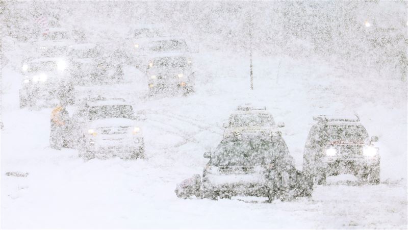 加州暴風雪！積雪近4公尺　塞車險遭活埋