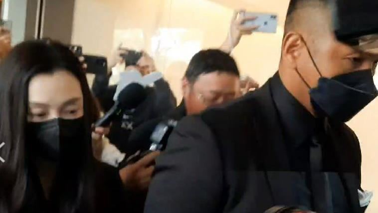 脫口狗官消失4年　范瑋琪現身小S公公靈堂