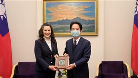 副總統賴清德今（4）日下午接見「美國密西根州州長魏美桂（Gretchen Whitmer）訪問團」。（圖／總統府提供)