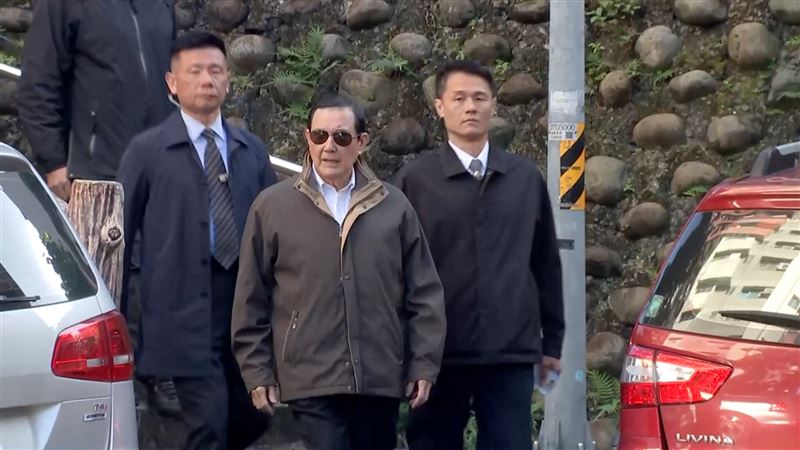 馬卸任禮遇到期傳申請8警衛　網：自費啊
