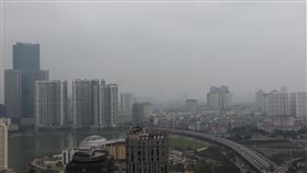 河內新一波空氣污染來臨越南首都河內市3日下午開始新一波空氣污染，全球城市空氣品質監測網站Air Visual預測，這波污染至少持續到10日。圖攝於3日下午3時30分，空氣品質指標（AQI）達「不健康」程度。中央社記者陳家倫河內攝  113年3月4日