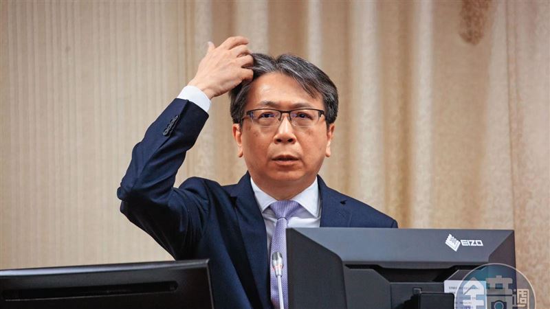少將強吻馬尾妹…國安局長震怒嚴查攏係假
