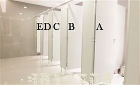 你選哪一間廁所？ 神準心測看透你【真實性格】。（圖／翻攝自塔羅牌老師艾菲爾粉專）