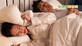 台灣睡眠醫學學會曾統計，近7成國人有打呼困擾，另外也有6成女性表示另一半睡覺會打呼，其中逾3成是睡眠呼吸中止症的高危險群。