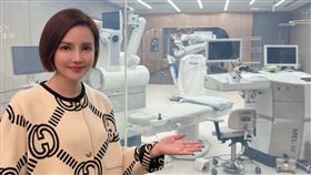 三立新聞台政論節目主持人王偊菁去做微創近視雷射手術矯正視力