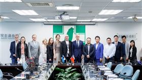 愛沙尼亞國會友台小組主席裴克多（Kristo Enn Vaga）率團訪問民進黨（圖／民進黨提供）