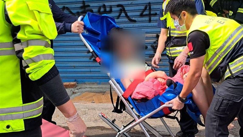 女如廁癲癇發作卡間隙　消防拆馬桶救人