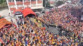 文 白媽車搶光1800