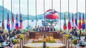 東協峰會開幕東南亞國家協會（ASEAN）峰會10日在印尼舉行，東南亞各國領袖抵達會場參加開幕式。（東協提供）中央社記者李宗憲雅加達傳真  112年5月10日