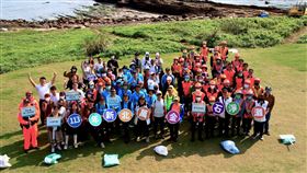 新北市環保局5日號召海岸管理單位及賽事相關單位逾130人一起在萬里區海岸淨灘。（圖／翻攝自新北市政府環境保護局網站）https://www.epd.ntpc.gov.tw/Article/Info?ID=11056