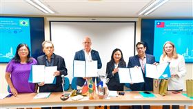 貿協與巴西巴拉州洽簽MOU深化經貿合作外貿協會與巴西巴拉州經濟發展廳、巴拉州工業總會及商業協會於2月29日在巴拉州首府貝倫市（Belem）洽簽經貿合作備忘錄。（外貿協會提供）中央社記者唐雅陵聖保羅傳真  113年3月6日