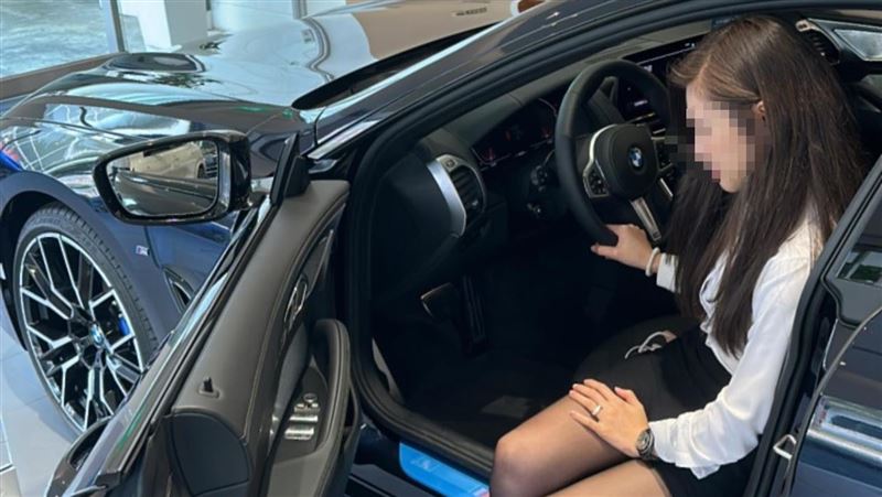黑絲襪女業務小車禍暴紅　上班現況曝光