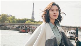 劉品言在《莎莉》到法國見網友。（圖／伯樂影業股份有限公司提供）