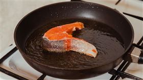 不沾鍋,平底鍋,煎魚,（示意圖／翻攝自Pixabay）