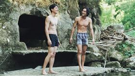 范少勳、劉俊謙《我在這裡等你》。（圖／抓馬文化提供）