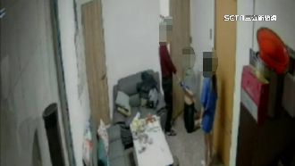 闖空門失風賊下跪求饒　屋主一時心軟放行