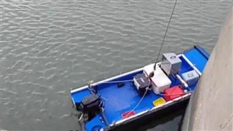 平價版遊艇泡棉船　配備魚探機一艘約15萬