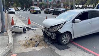 翁看完診開車疑誤踩油門　撞破成大醫院牆